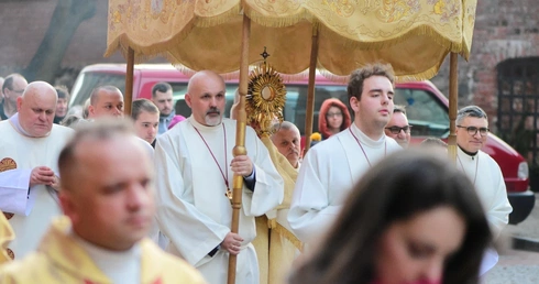 Powstał z martwych!