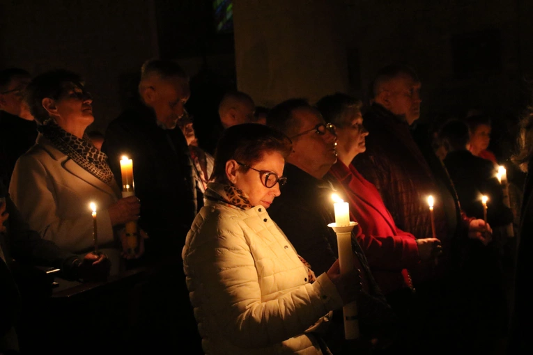 Płock. Wigilia Paschalna w katedrze