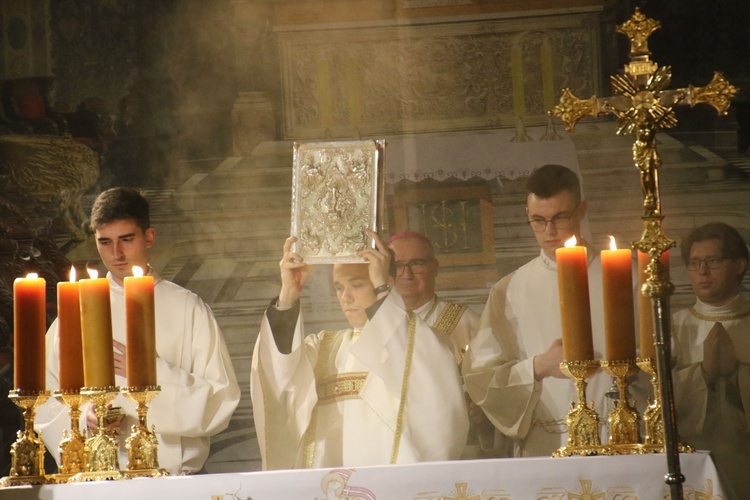 Płock. Wigilia Paschalna w katedrze