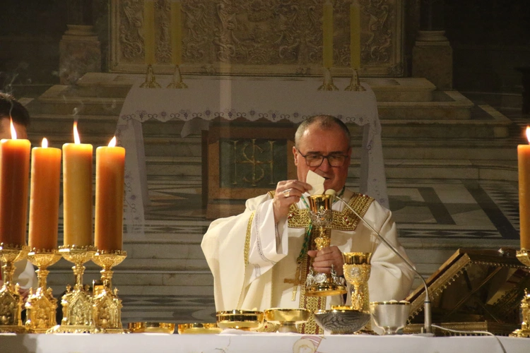 Płock. Wigilia Paschalna w katedrze