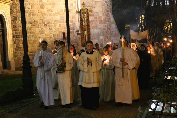 Płock. Wigilia Paschalna w katedrze