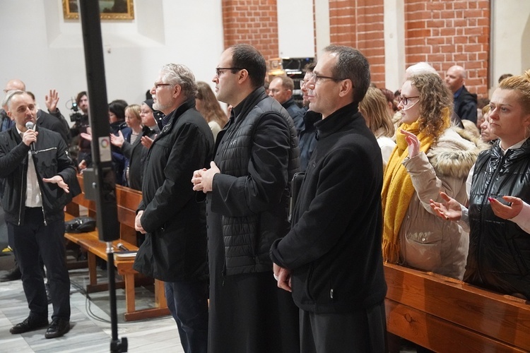 Radosne uwielbienie Zmartwychwstałego w kościele NMP na Piasku