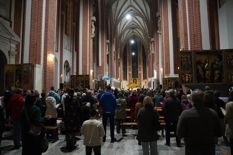 Radosne uwielbienie Zmartwychwstałego w kościele NMP na Piasku