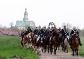 Wielkanocna procesja konna w Ostropie