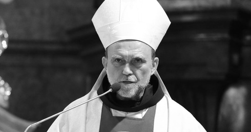 Bp Zbigniew Kusy OFM w kościele św. Marii Nagdaleny w Cieszynie.