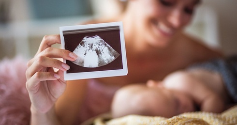 Aborcja coraz częściej traktowana jest jak „prawo człowieka”, a każdy głos podważający taką opinię  lub wskazujący, że mamy tu do czynienia z zabójstwem, nazywany jest opresyjnym, przemocowym, „talibańskim”.