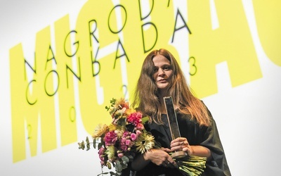 Urszula Honek jest także laureatką XI edycji Nagrody Conrada, którą otrzymała  za „Białe noce” w 2023 r.