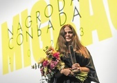 Urszula Honek jest także laureatką XI edycji Nagrody Conrada, którą otrzymała  za „Białe noce” w 2023 r.