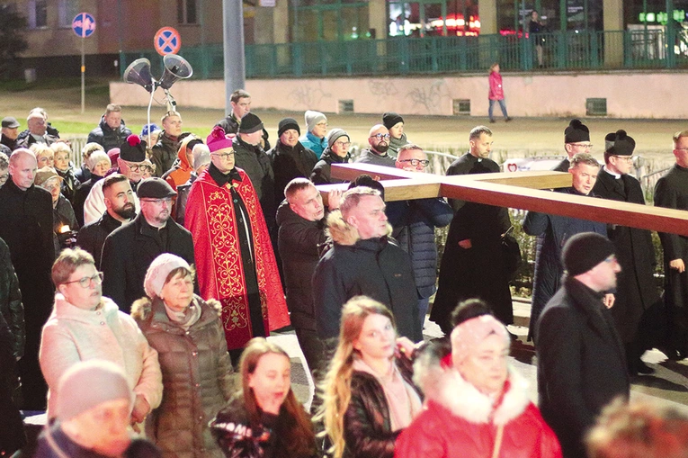 Wierni przeszli głównymi ulicami Elbląga.