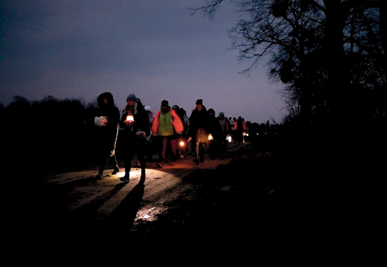 Wychodzą przed wschodem słońca.