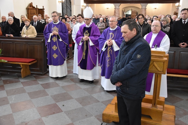 Przasnysz. Pogrzeb o. Władysława Zyśka CP