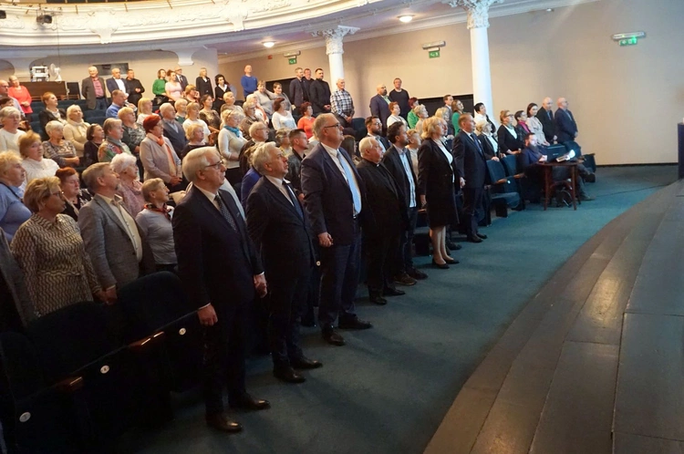 Kawiarenka z oknem na świat