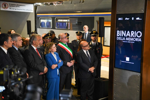 Rzym. Peron Pamięci tych, którzy odjechali do Birkenau