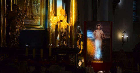 Wprowadzenie relikwii św. s. Faustyny Kowalskiej do kościoła bernardynów w Radomiu