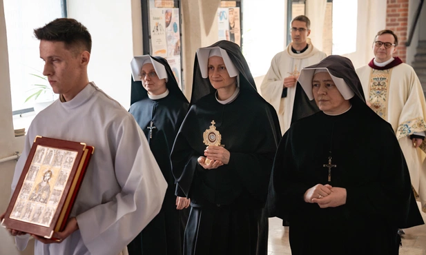 Więcej Faustyny w Warszawie