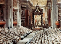 Uczestnicy Soboru Watykańskiego II w bazylice św. Piotra w Rzymie. 