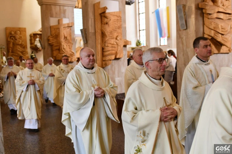 Człowiek Człowiekowi A.D. 2024