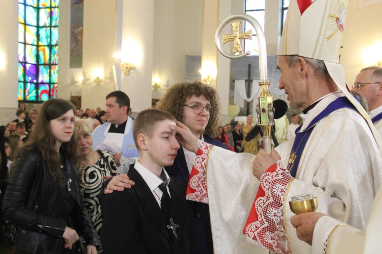 Bierzmowanie u Matki Bożej Anielskiej w Dębicy