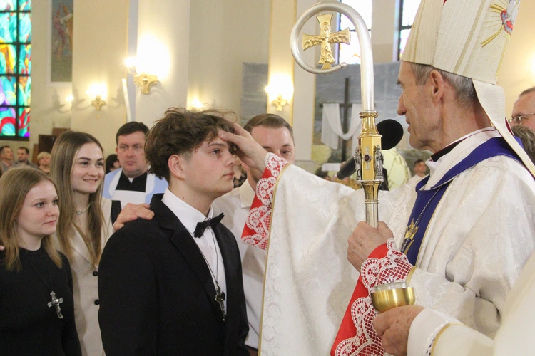 Bierzmowanie u Matki Bożej Anielskiej w Dębicy