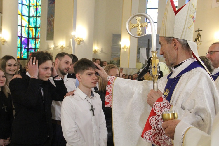 Bierzmowanie u Matki Bożej Anielskiej w Dębicy