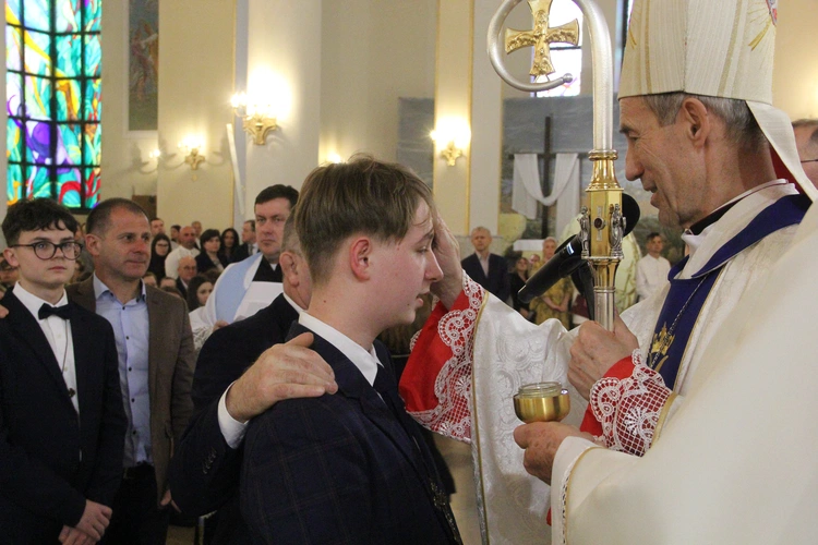 Bierzmowanie u Matki Bożej Anielskiej w Dębicy