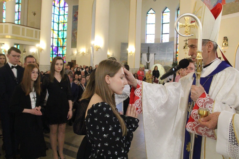 Bierzmowanie u Matki Bożej Anielskiej w Dębicy