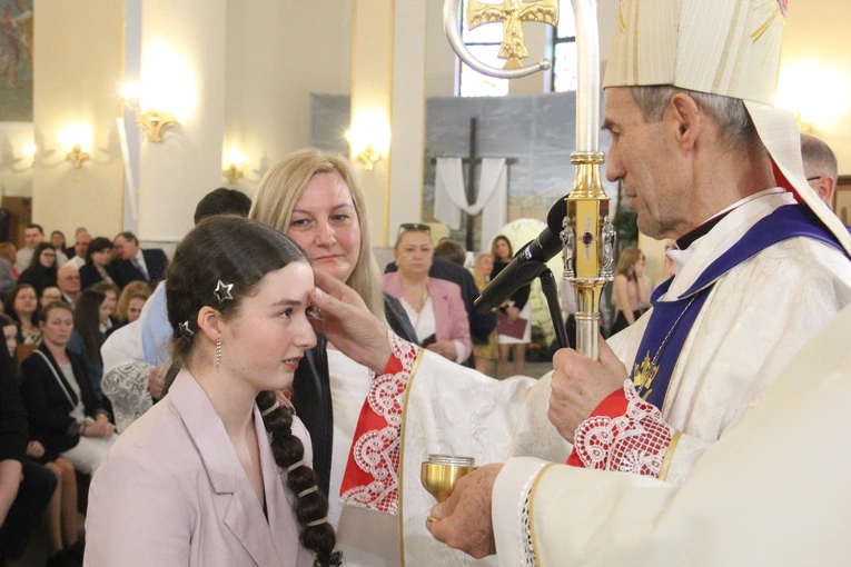 Bierzmowanie u Matki Bożej Anielskiej w Dębicy