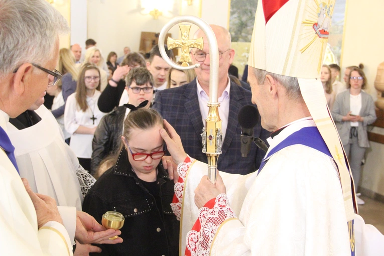 Bierzmowanie u Matki Bożej Anielskiej w Dębicy