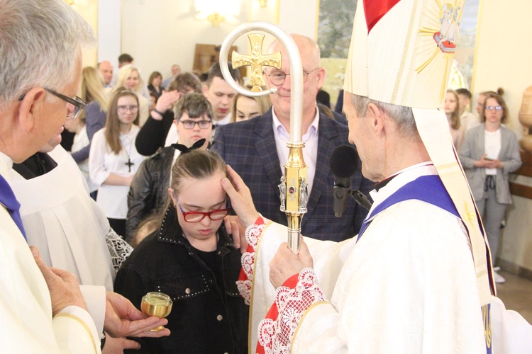 Bierzmowanie u Matki Bożej Anielskiej w Dębicy