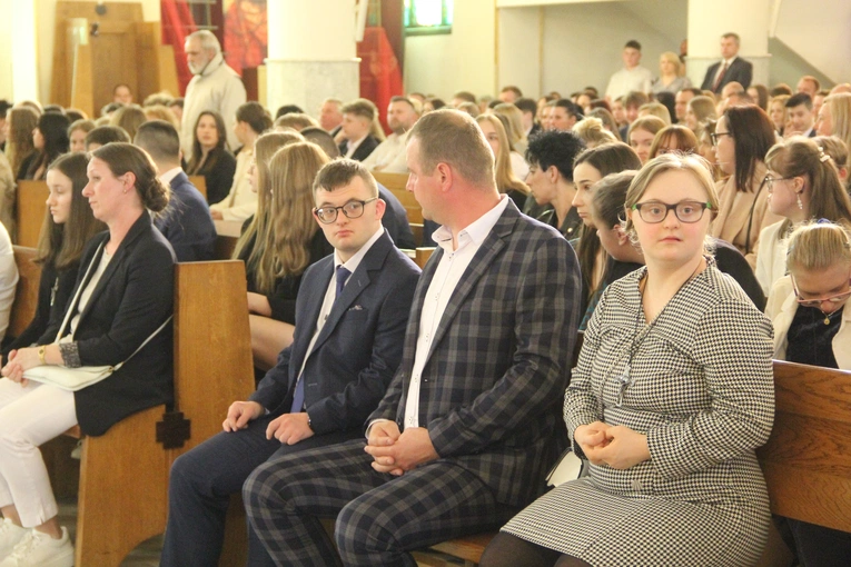 Bierzmowanie u Matki Bożej Anielskiej w Dębicy