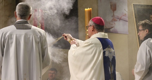 Ciechanów. Za życiem i na adoracji