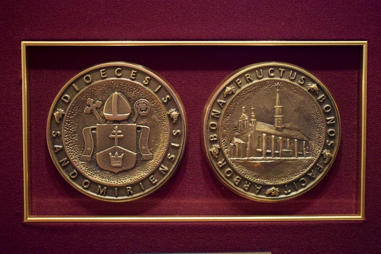 Laureaci otrzymają medale.