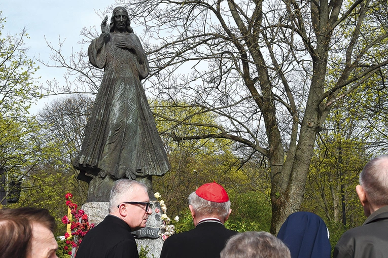 Kardynał prosił, by jak najczęściej modlić się słowami „Jezu, ufam Tobie” i dziękować Bogu za to, że otworzył ludziom drogę do nieba.