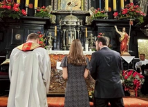 Do Częstochowy przyjechało blisko  350 uczniów, którzy  na zakończenie spotkania u Maryi zawierzyli Jej swoją maturę i wybory życiowe.