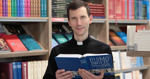 „Jest taki moment”. Poszukując klucza do Biblii