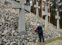 W Bykowni pod Kijowem oddano hołd ofiarom zbrodni katyńskiej