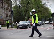 Policjanci kierowali ruchem drogowym.