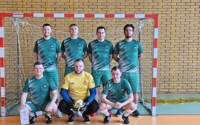 Piłkarze kapłani z AG na XVIII Mistrzostwach Polski księży w futsalu