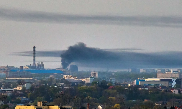 Dym nad Charkowem po rosyjskim ataku