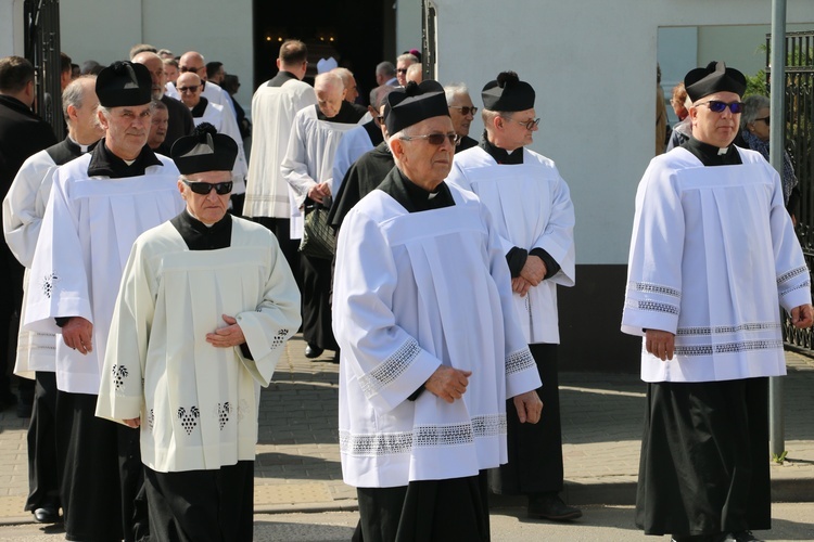 Wyszogród. Pogrzeb ks. kan. Zenona Glicnera (1939-2024)