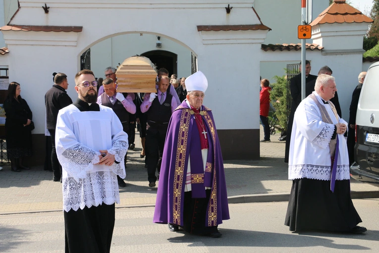 Wyszogród. Pogrzeb ks. kan. Zenona Glicnera (1939-2024)