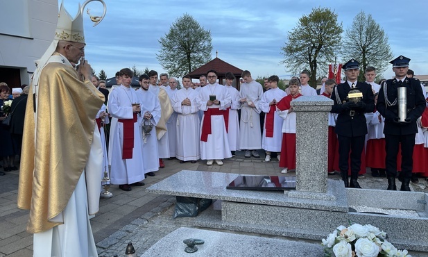 Studzionka. Abp Galbas przewodniczył liturgii upamiętniającej śp. ks. Franciszka Długosza, więźnia Dachau