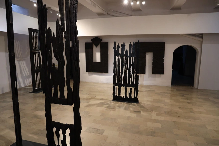 Prace prof. Wincentego Kućmy na wystawie w Sandomierzu