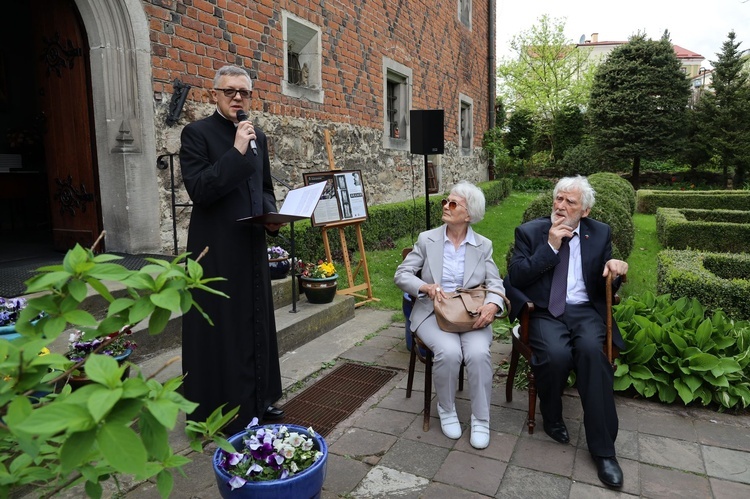 Prace prof. Wincentego Kućmy na wystawie w Sandomierzu