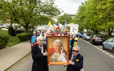 Ulicami Wałbrzycha przeszedł II Marsz Papieski