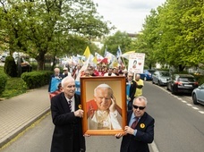 Ulicami Wałbrzycha przeszedł II Marsz Papieski