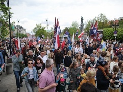 „Niech żyje Polska!” - ulicami Warszawy przeszedł Narodowy Marsz Życia 