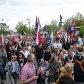 „Niech żyje Polska!” - ulicami Warszawy przeszedł Narodowy Marsz Życia 