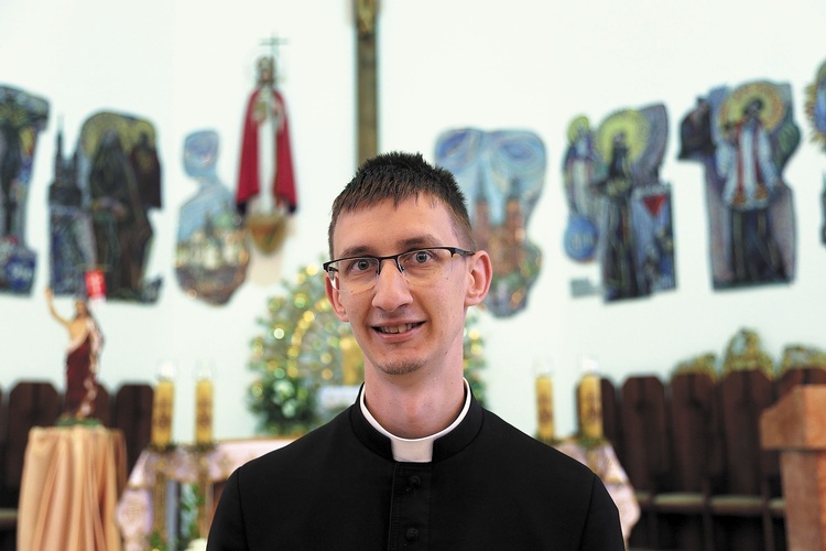 Ks. Dariusz Nawara mówi o sobie, że jako kapłan idzie przez życie szlakiem św. Wojciecha.