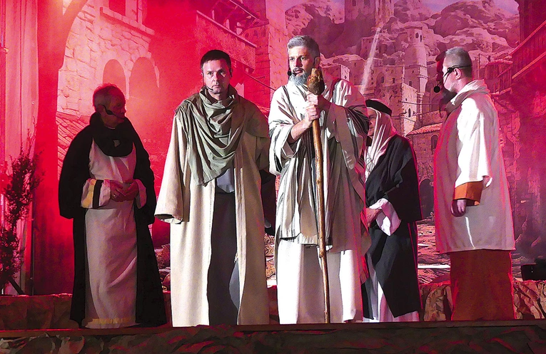 Uczniowie z Piotrem w Rzymie.